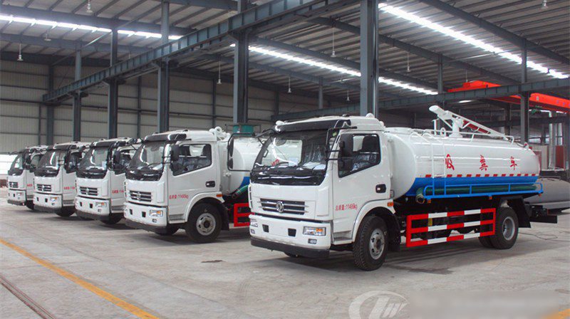 大連客戶(hù)在程力公司訂購(gòu)25臺(tái)東風(fēng)多利卡吸糞車(chē)